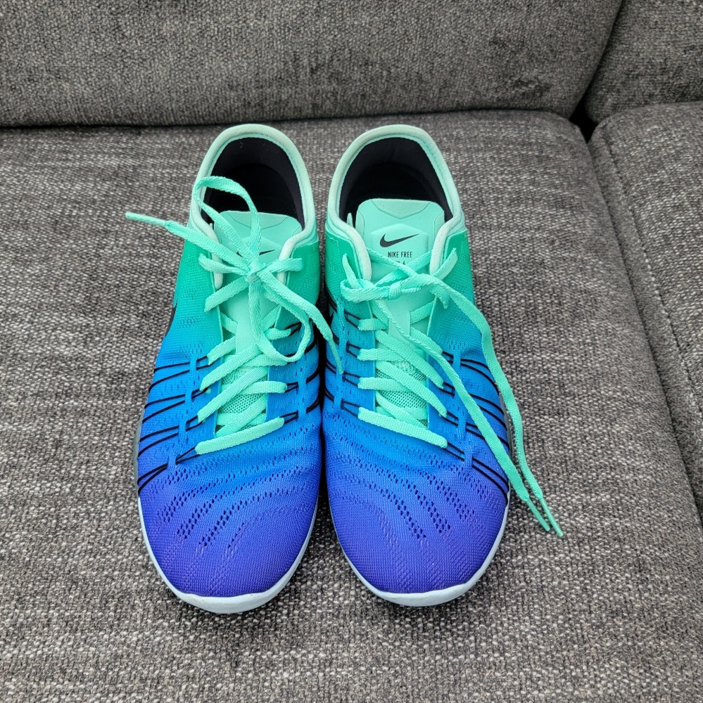 NIKE FREE TR 6